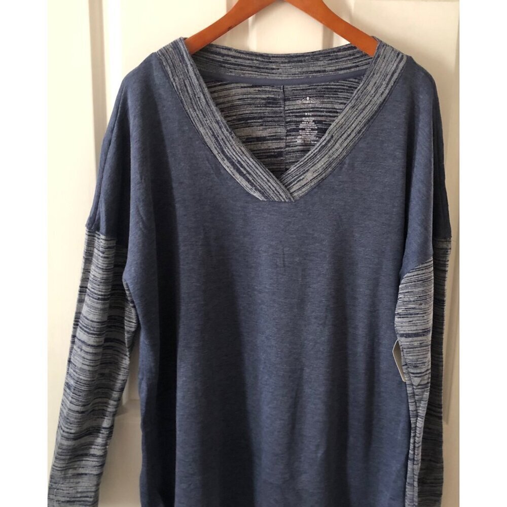 St. John's Bay Women's Active Long Sleeve Blue Pullover Top Size XXL - Picture 2 of 5